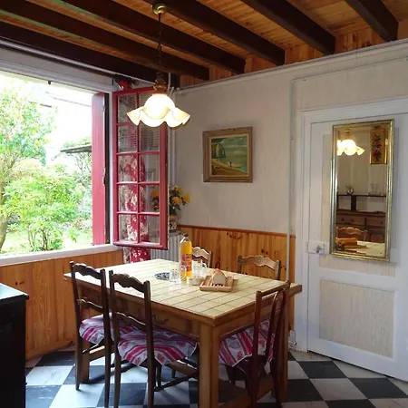 In Near & Cliffs Holiday home *